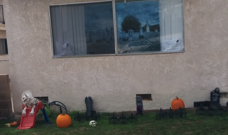 Illustration for article titled Halloween Decorations From a Few Neighborhoods